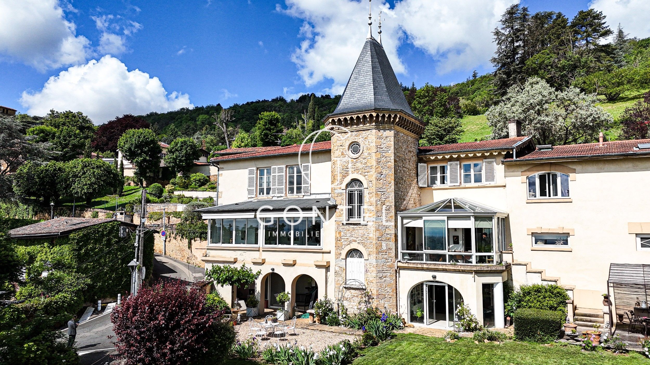maison 7 Pièces en vente sur COLLONGES AU MONT D OR (69660)