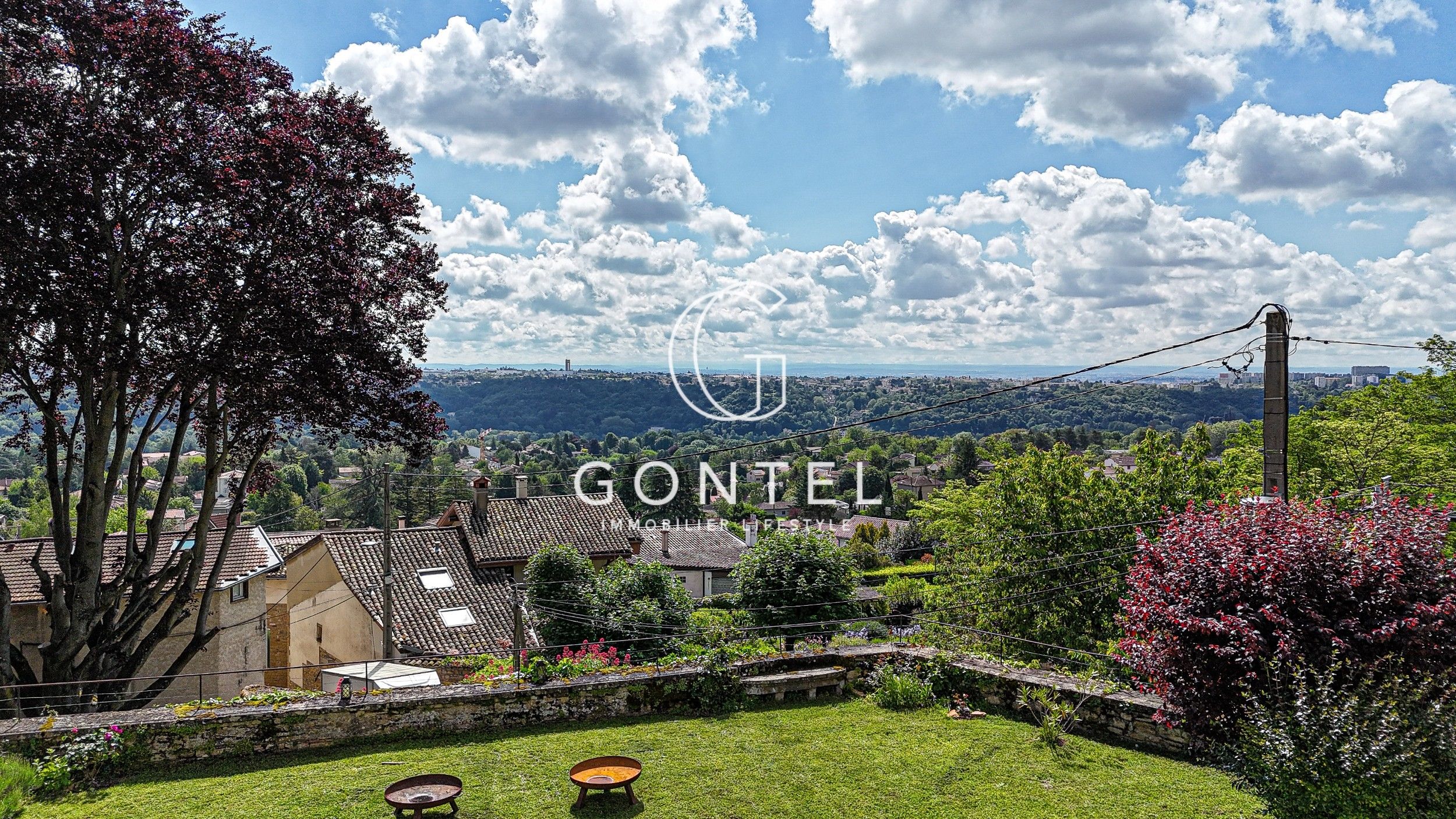 maison 7 Pièces en vente sur COLLONGES AU MONT D OR (69660)