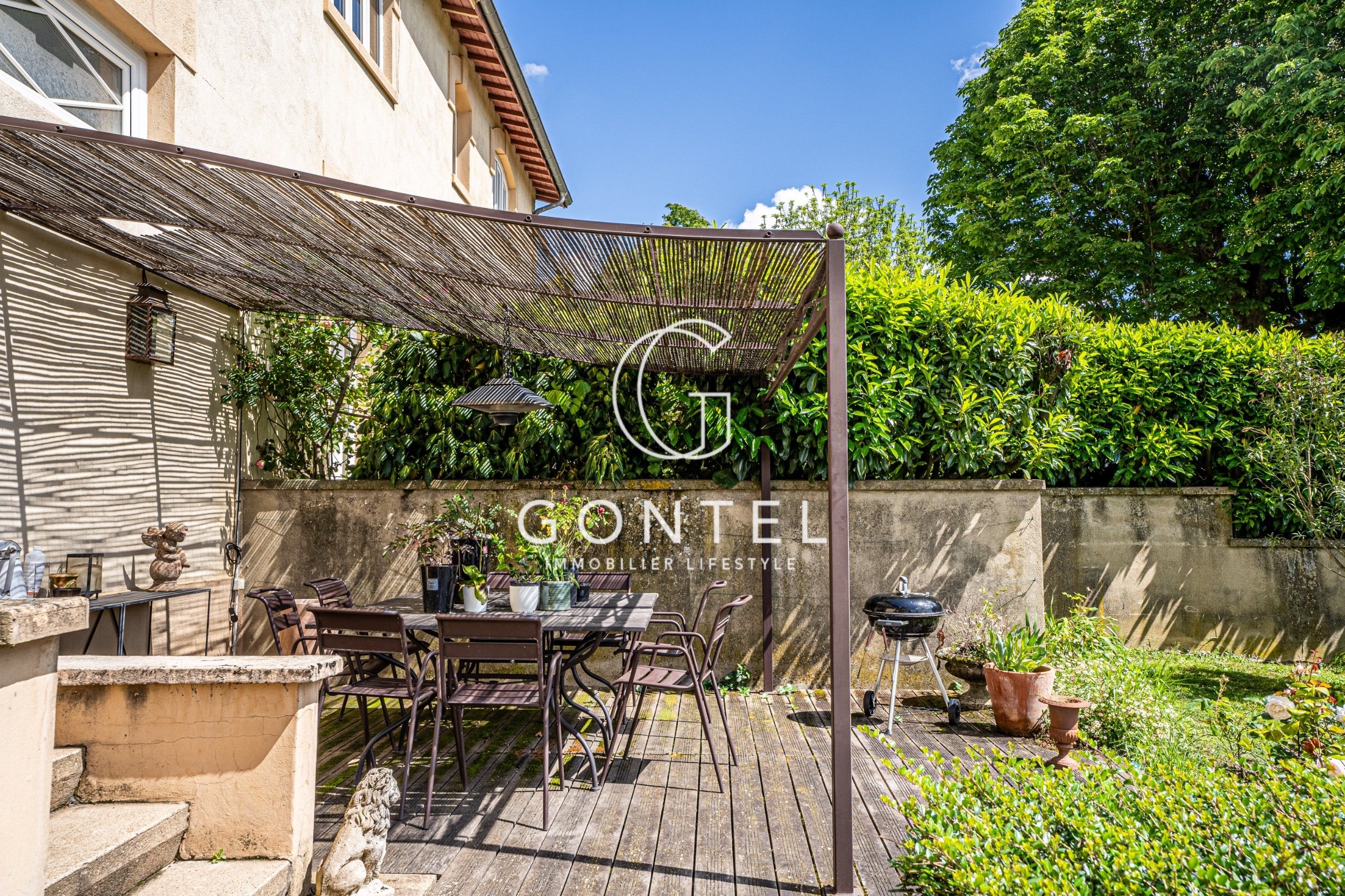 maison 7 Pièces en vente sur COLLONGES AU MONT D OR (69660)