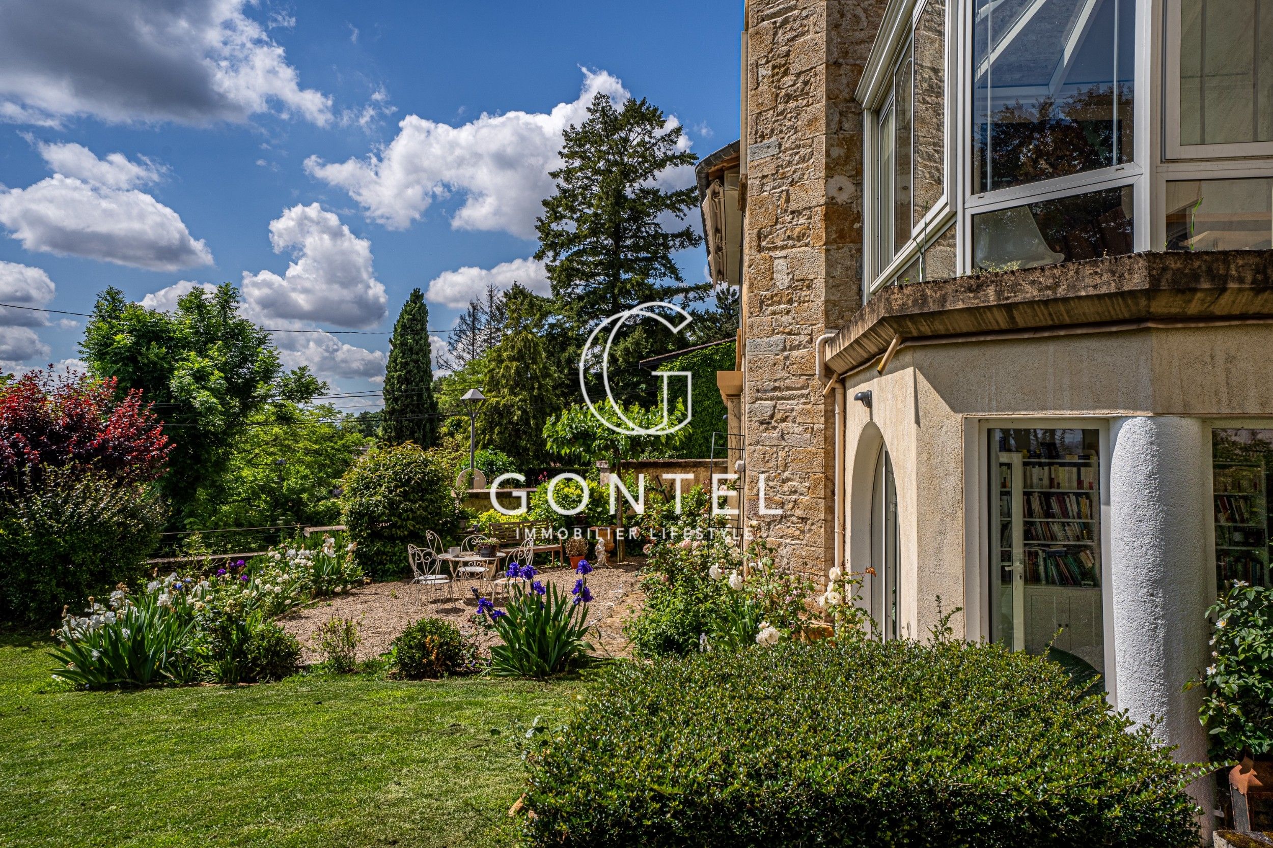 maison 7 Pièces en vente sur COLLONGES AU MONT D OR (69660)