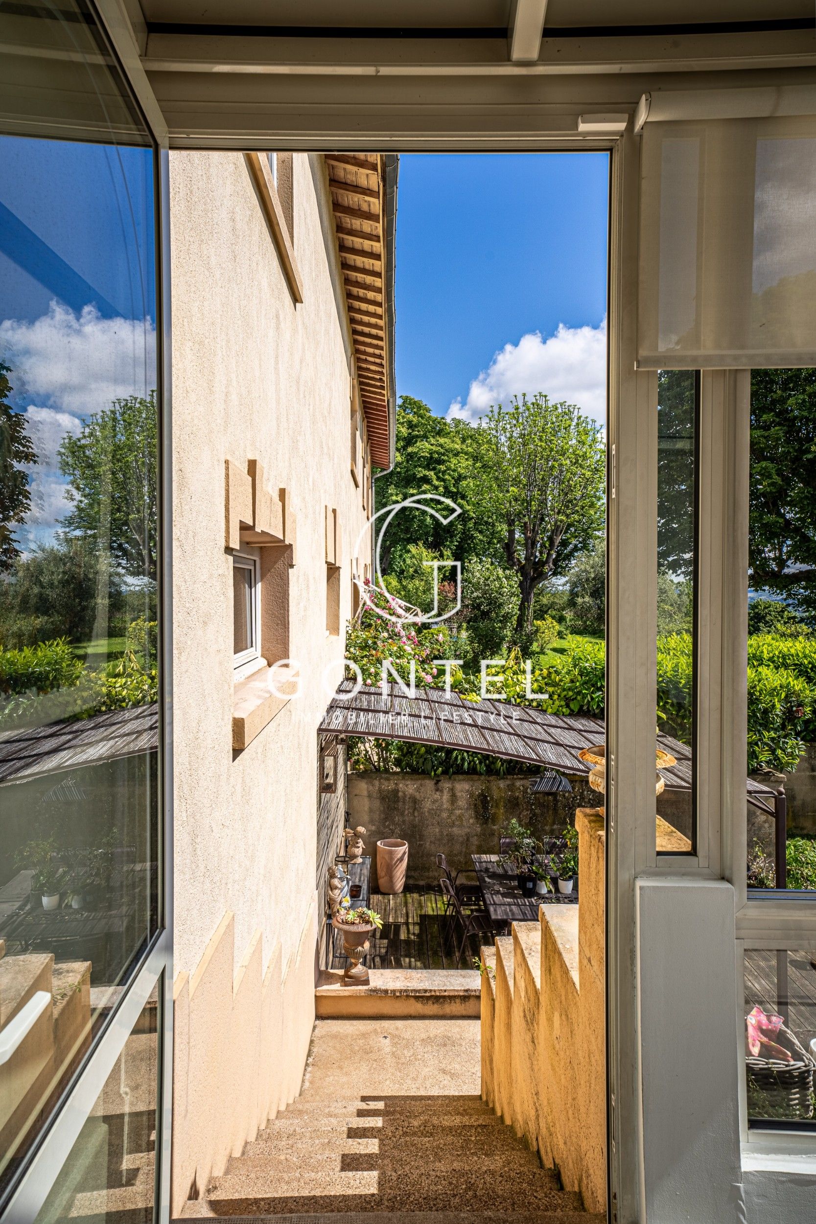 maison 7 Pièces en vente sur COLLONGES AU MONT D OR (69660)