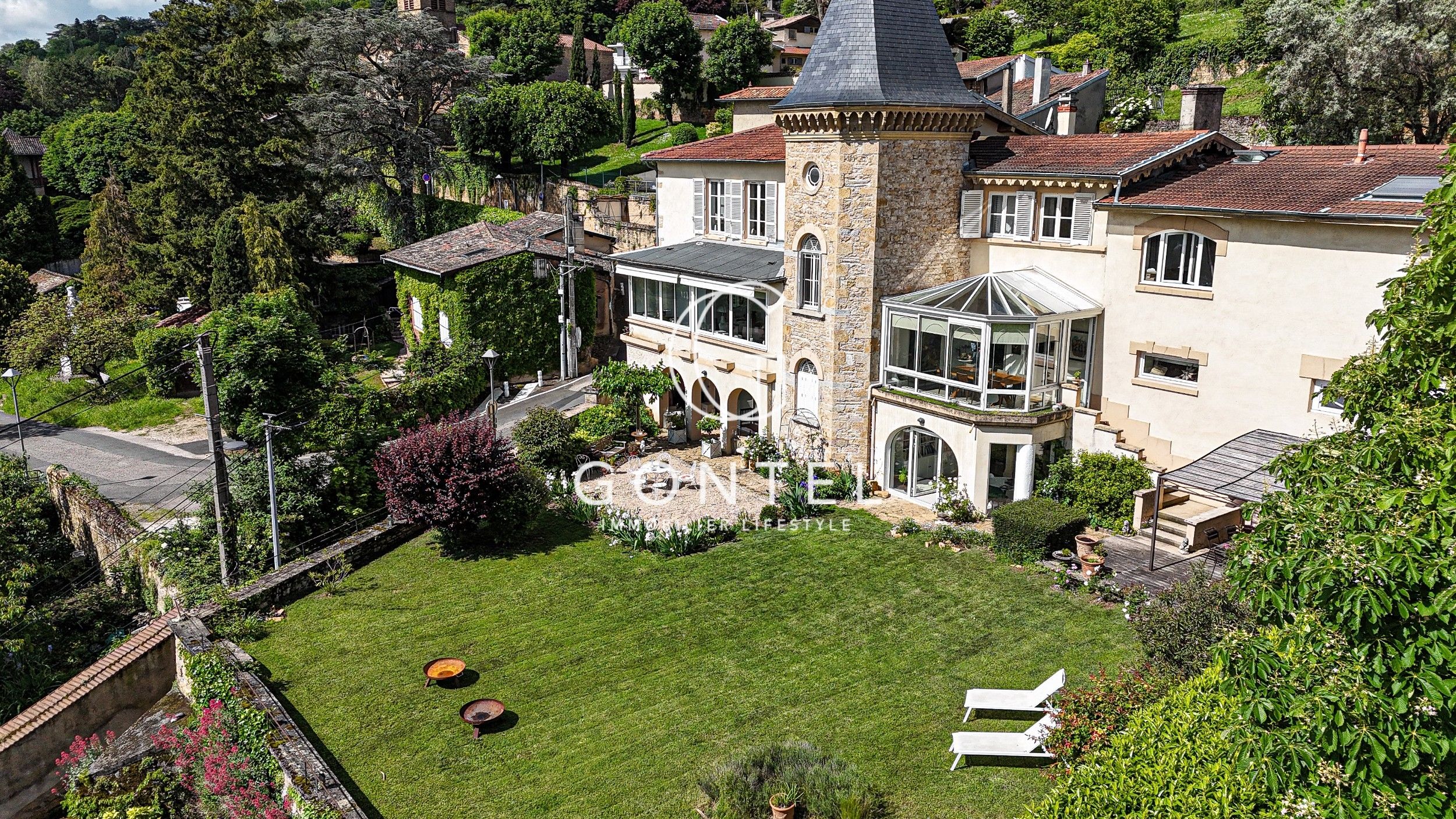 maison 7 Pièces en vente sur COLLONGES AU MONT D OR (69660)