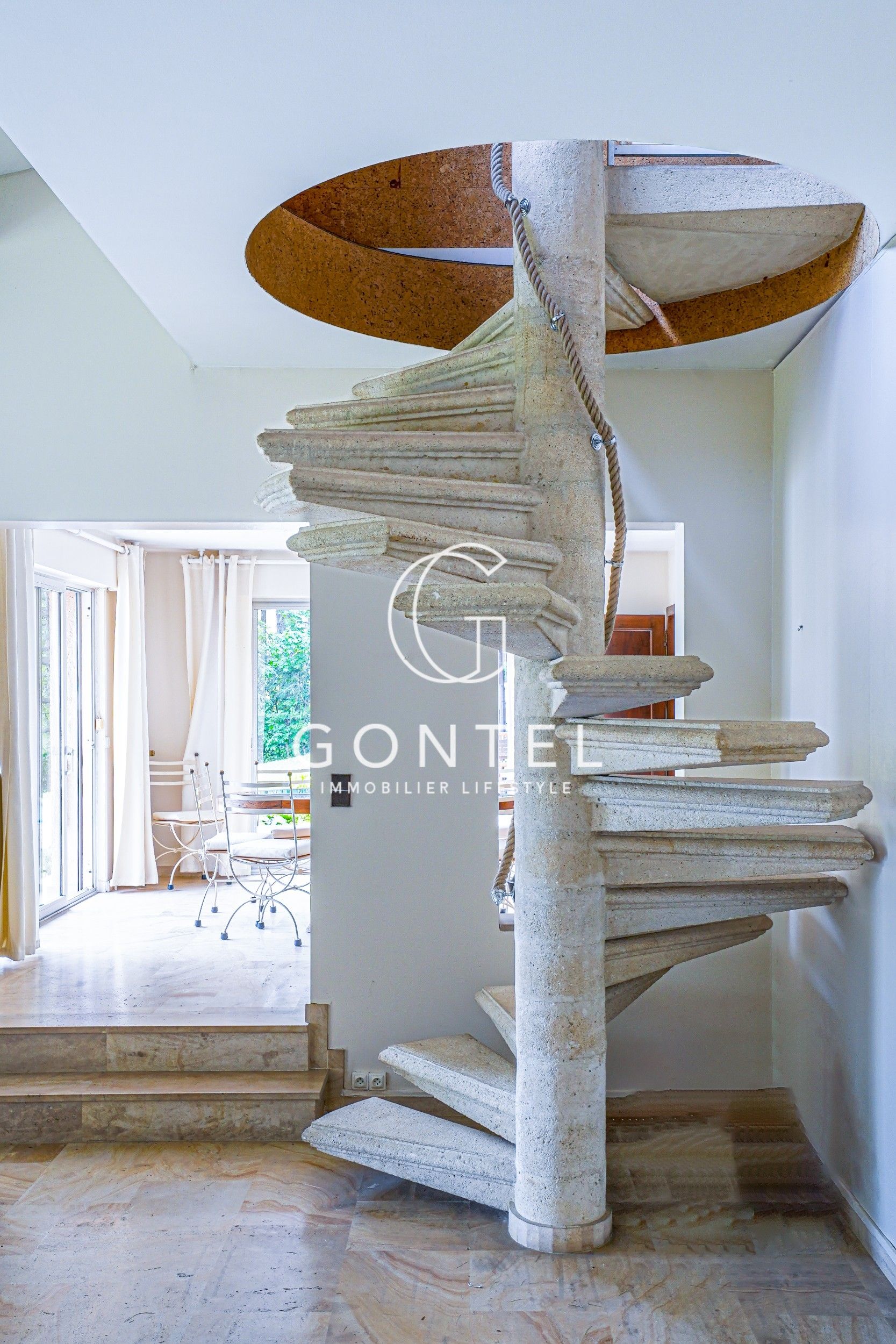 maison 6 Pièces en vente sur ST CYR AU MONT D OR (69450)