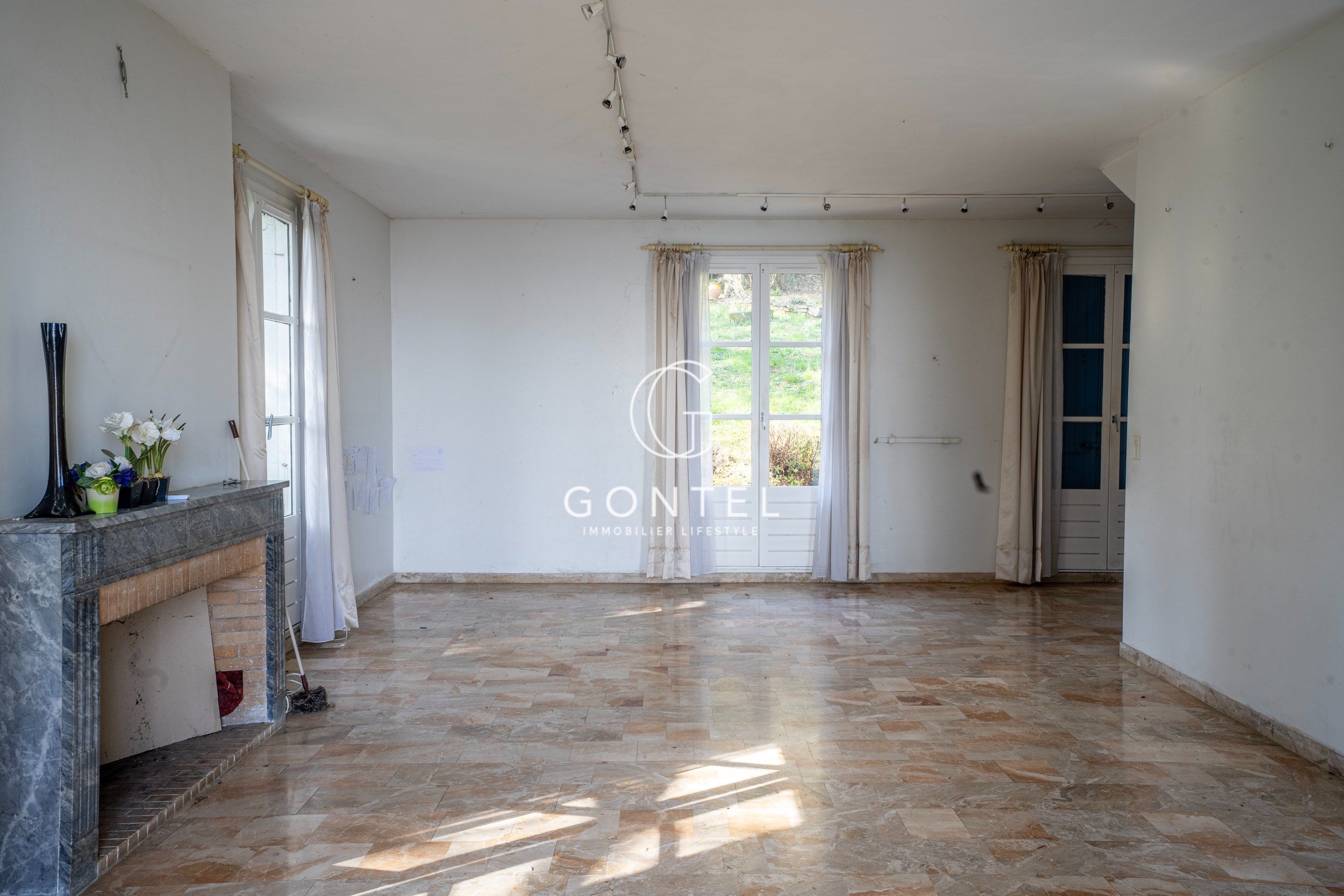 maison 6 Pièces en vente sur ST CYR AU MONT D OR (69450)