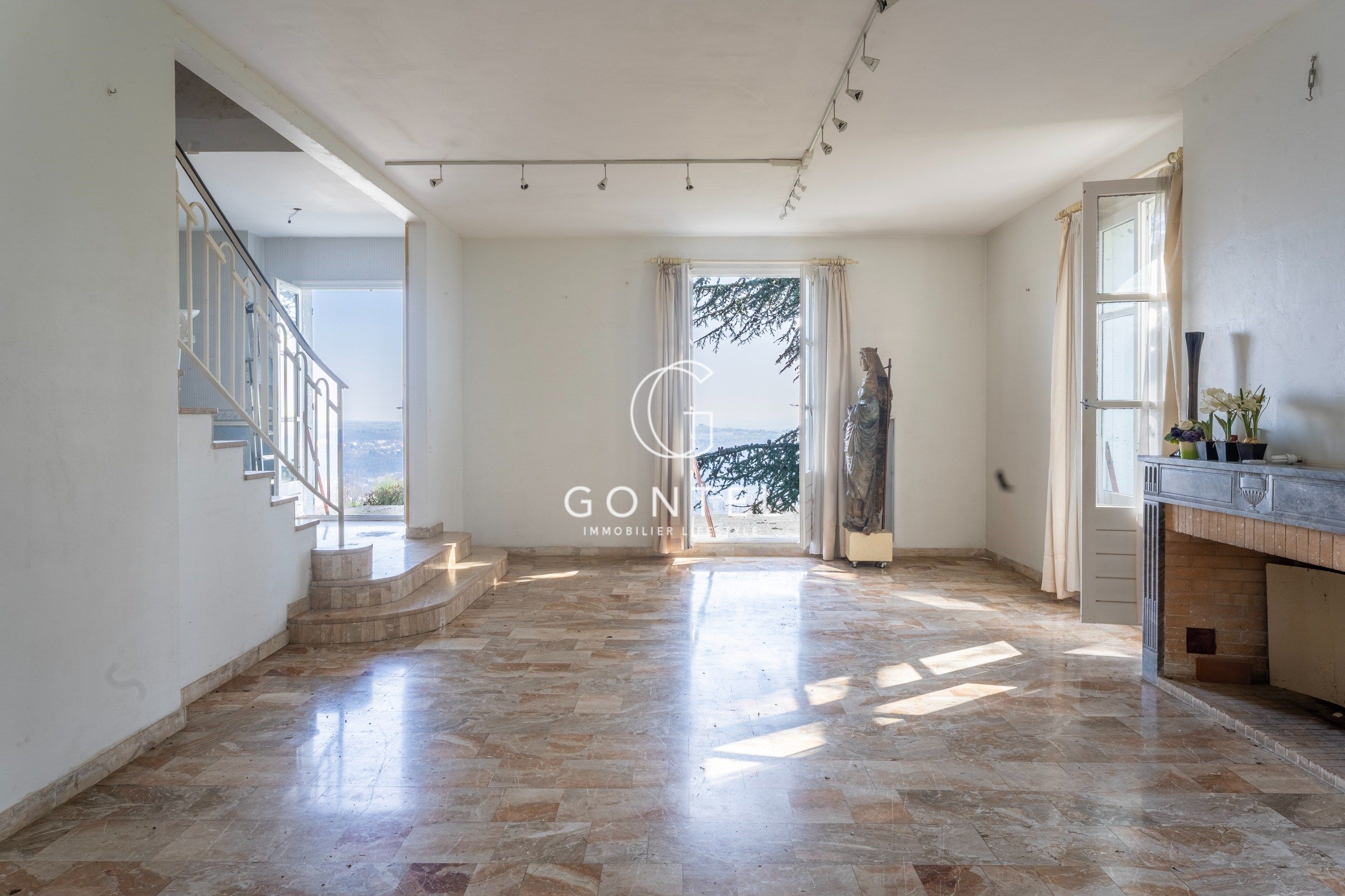 maison 6 Pièces en vente sur ST CYR AU MONT D OR (69450)