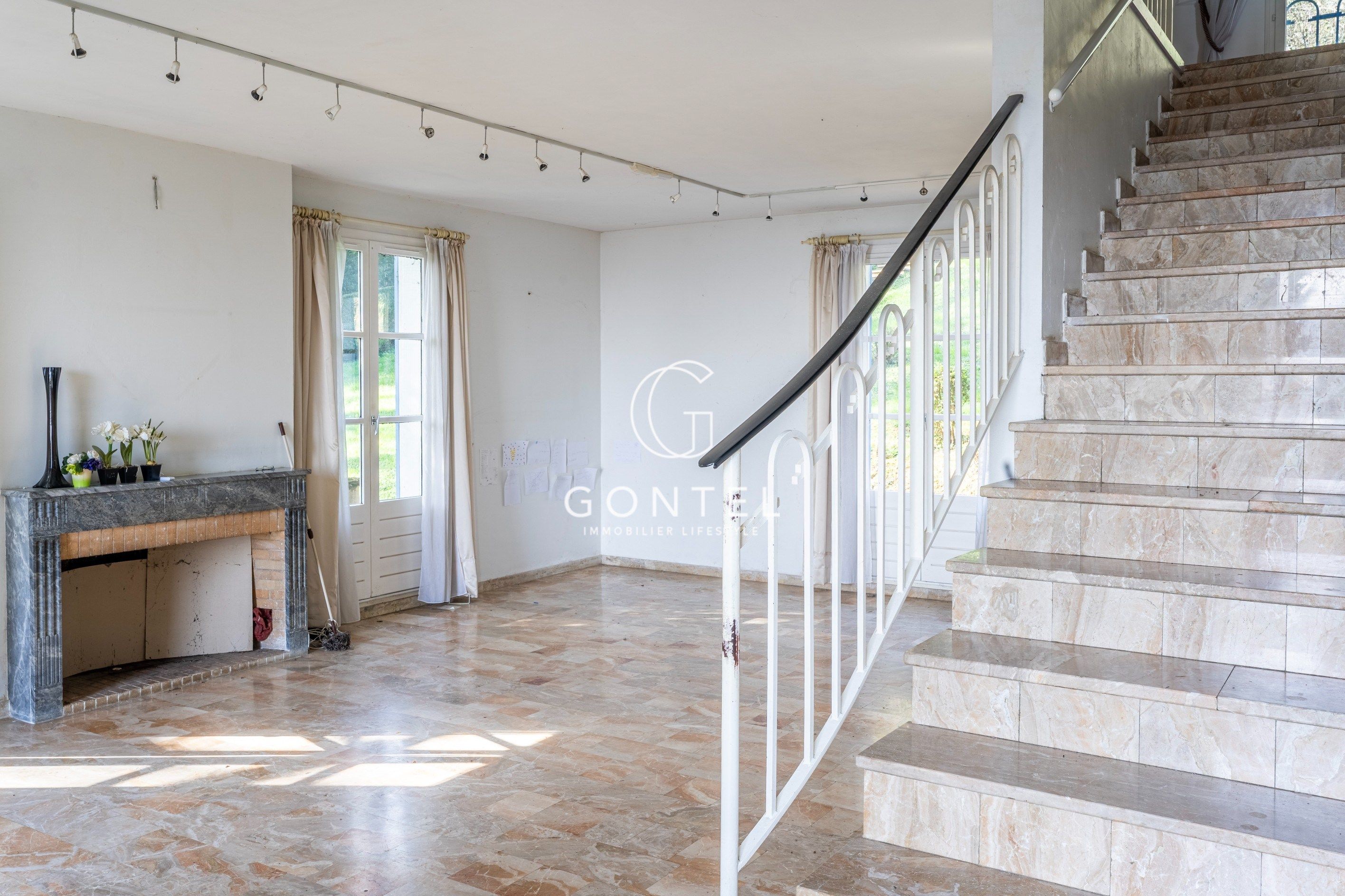 maison 6 Pièces en vente sur ST CYR AU MONT D OR (69450)