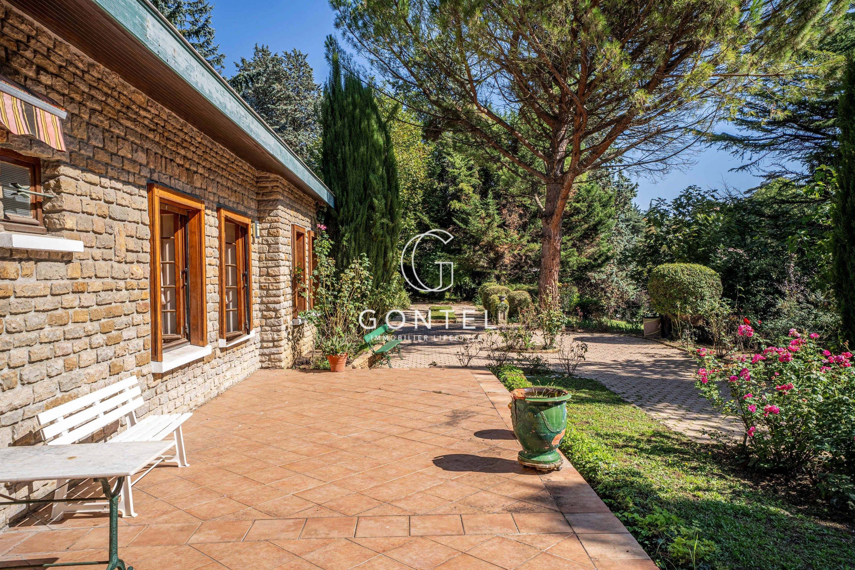 maison 5 Pièces en vente sur ST CYR AU MONT D OR (69450)