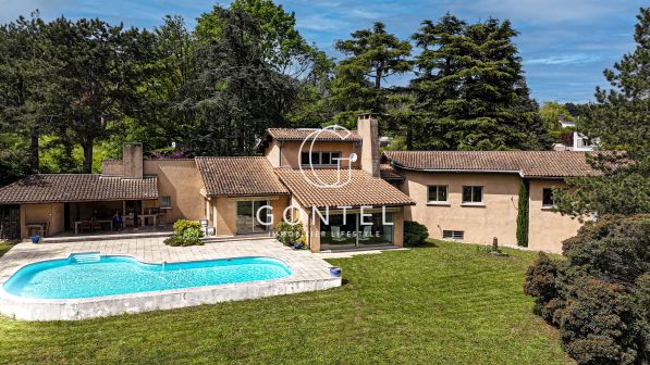 Vente Maison 240&nbsp;m² 6&nbsp;Pièces Saint-Cyr-au-Mont-d'Or